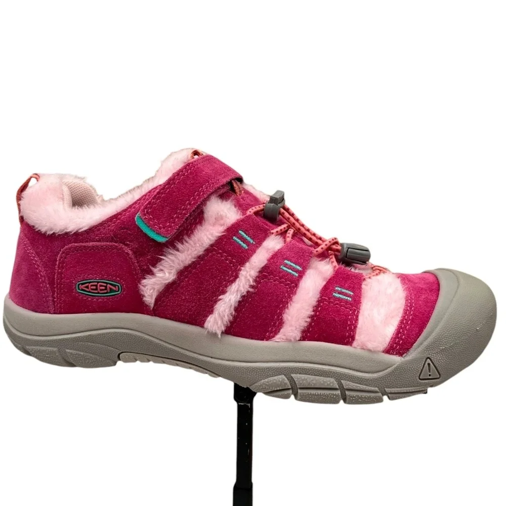 KEEN Newport Youth Girls Faux Fur Leather Outdoor Shoe Size 6 Fruit Dove Fuchsia